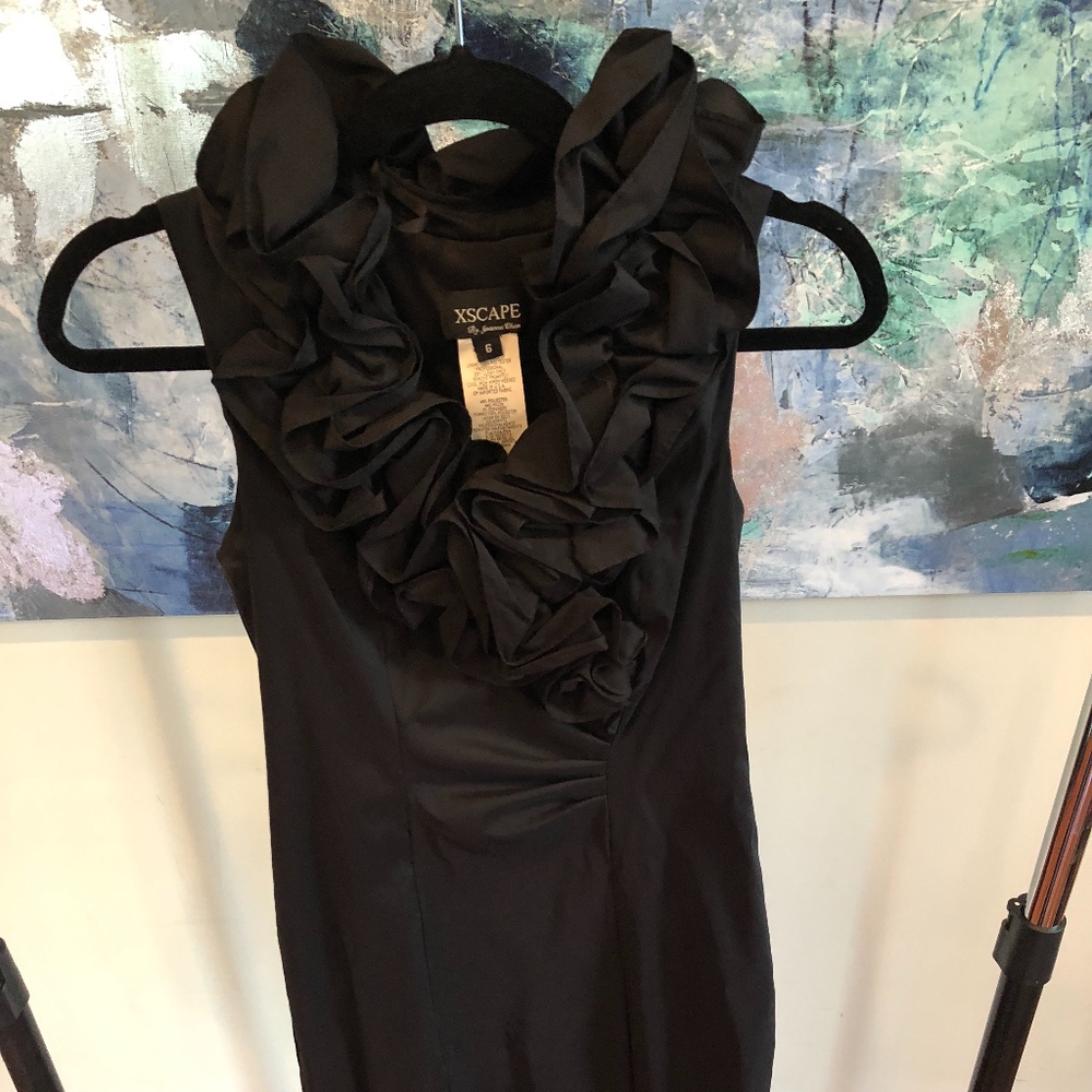 Black sleeveless dress